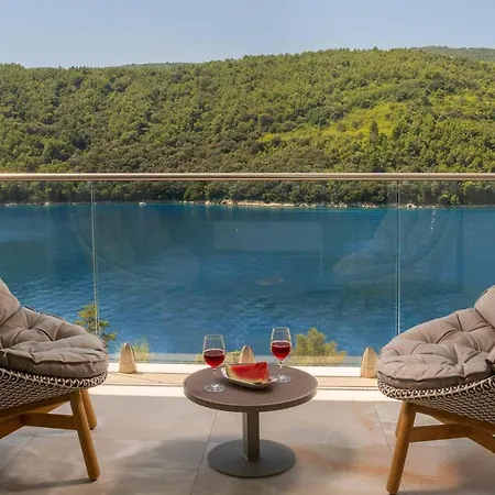 Labin Waterfront - Stunning Sea Views - Jacuzzi - Sauna - Pool Table וילה