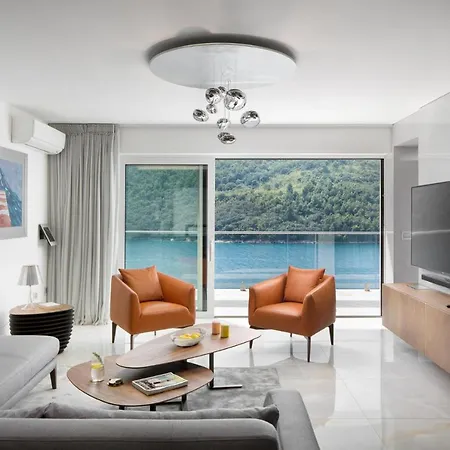 Labin Waterfront - Stunning Sea Views - Jacuzzi - Sauna - Pool Table Sveta Marina