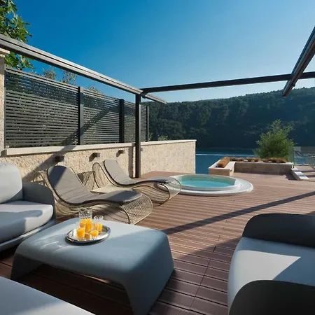 Labin Waterfront - Stunning Sea Views - Jacuzzi - Sauna - Pool Table ヴィラ *