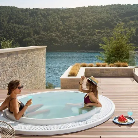 Labin Waterfront - Stunning Sea Views - Jacuzzi - Sauna - Pool Table ヴィラ Sveta Marina