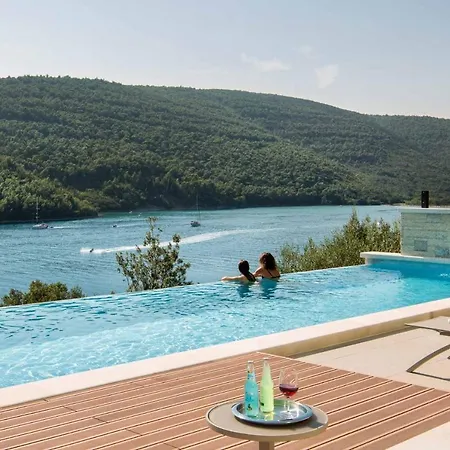 Labin Waterfront - Stunning Sea Views - Jacuzzi - Sauna - Pool Table וילה *