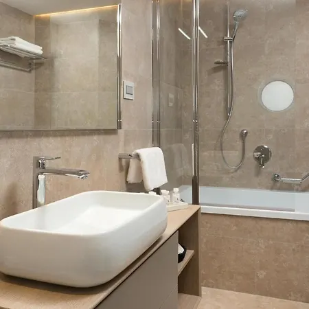 Labin Waterfront - Stunning Sea Views - Jacuzzi - Sauna - Pool Table