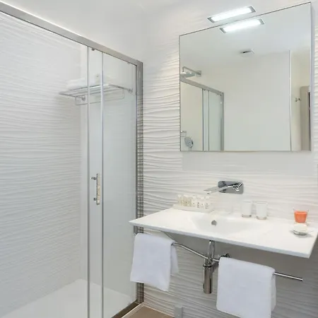 וילה Labin Waterfront - Stunning Sea Views - Jacuzzi - Sauna - Pool Table *