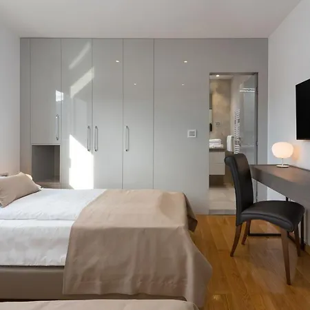 Labin Waterfront - Stunning Sea Views - Jacuzzi - Sauna - Pool Table ヴィラ *