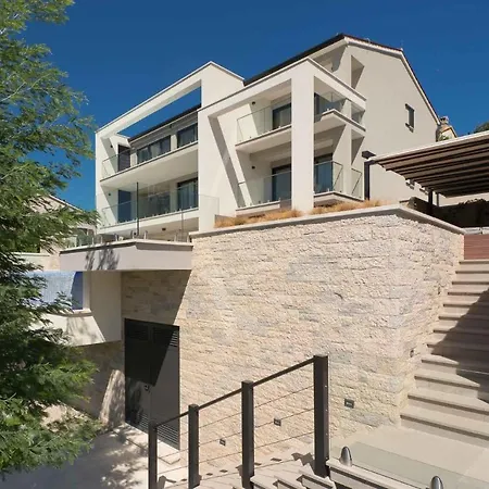 Labin Waterfront - Stunning Sea Views - Jacuzzi - Sauna - Pool Table ヴィラ