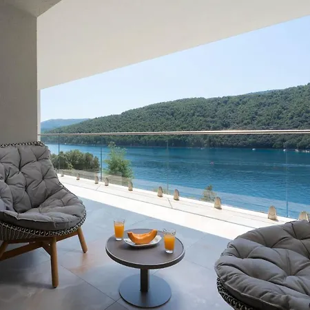 וילה Labin Waterfront - Stunning Sea Views - Jacuzzi - Sauna - Pool Table *