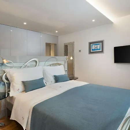 Labin Waterfront - Stunning Sea Views - Jacuzzi - Sauna - Pool Table ヴィラ
