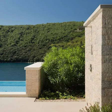 Labin Waterfront - Stunning Sea Views - Jacuzzi - Sauna - Pool Table