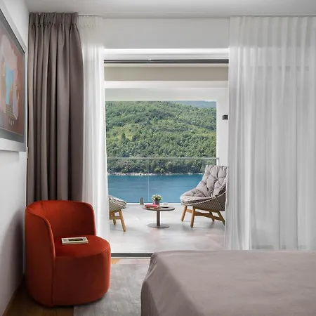 וילה Labin Waterfront - Stunning Sea Views - Jacuzzi - Sauna - Pool Table