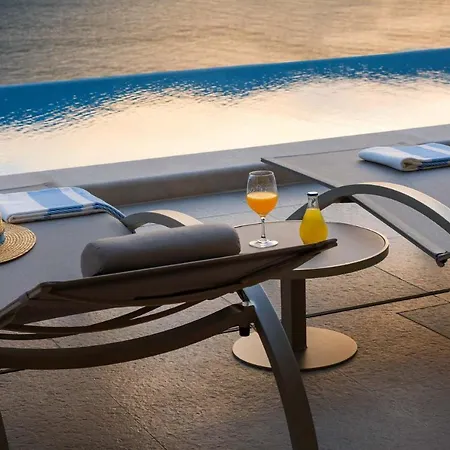 Labin Waterfront - Stunning Sea Views - Jacuzzi - Sauna - Pool Table וילה