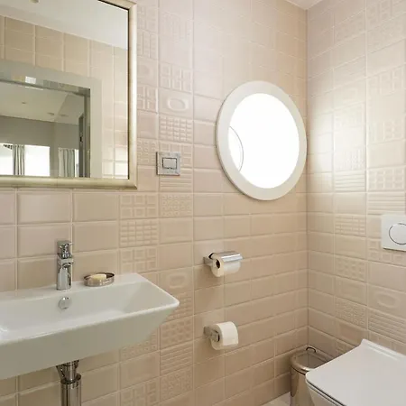 Labin Waterfront - Stunning Sea Views - Jacuzzi - Sauna - Pool Table *