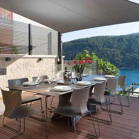Labin Waterfront - Stunning Sea Views - Jacuzzi - Sauna - Pool Table *