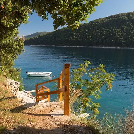 וילה Labin Waterfront - Stunning Sea Views - Jacuzzi - Sauna - Pool Table Sveta Marina