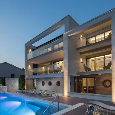 Labin Waterfront - Stunning Sea Views - Jacuzzi - Sauna - Pool Table Sveta Marina