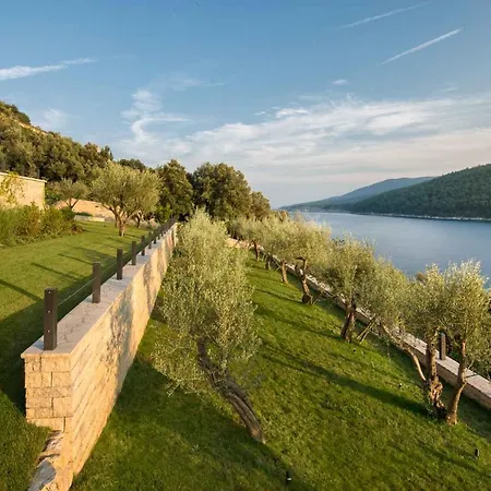Labin Waterfront - Stunning Sea Views - Jacuzzi - Sauna - Pool Table Sveta Marina