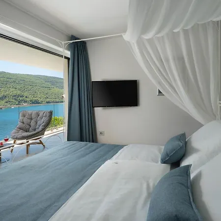 Vila Labin Waterfront - Stunning Sea Views - Jacuzzi - Sauna - Pool Table