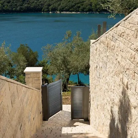 Labin Waterfront - Stunning Sea Views - Jacuzzi - Sauna - Pool Table Vila