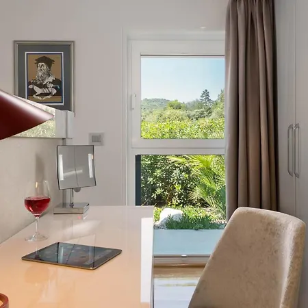 Labin Waterfront - Stunning Sea Views - Jacuzzi - Sauna - Pool Table * Sveta Marina