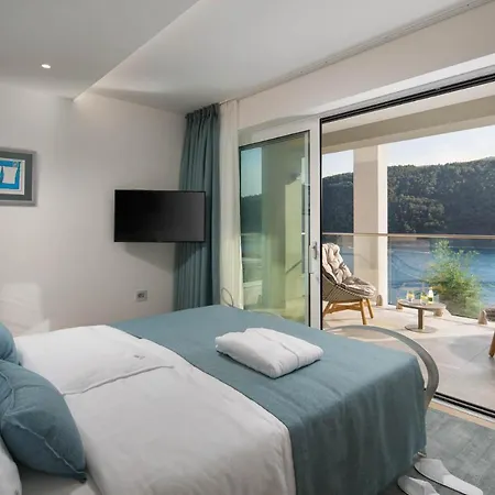 Labin Waterfront - Stunning Sea Views - Jacuzzi - Sauna - Pool Table